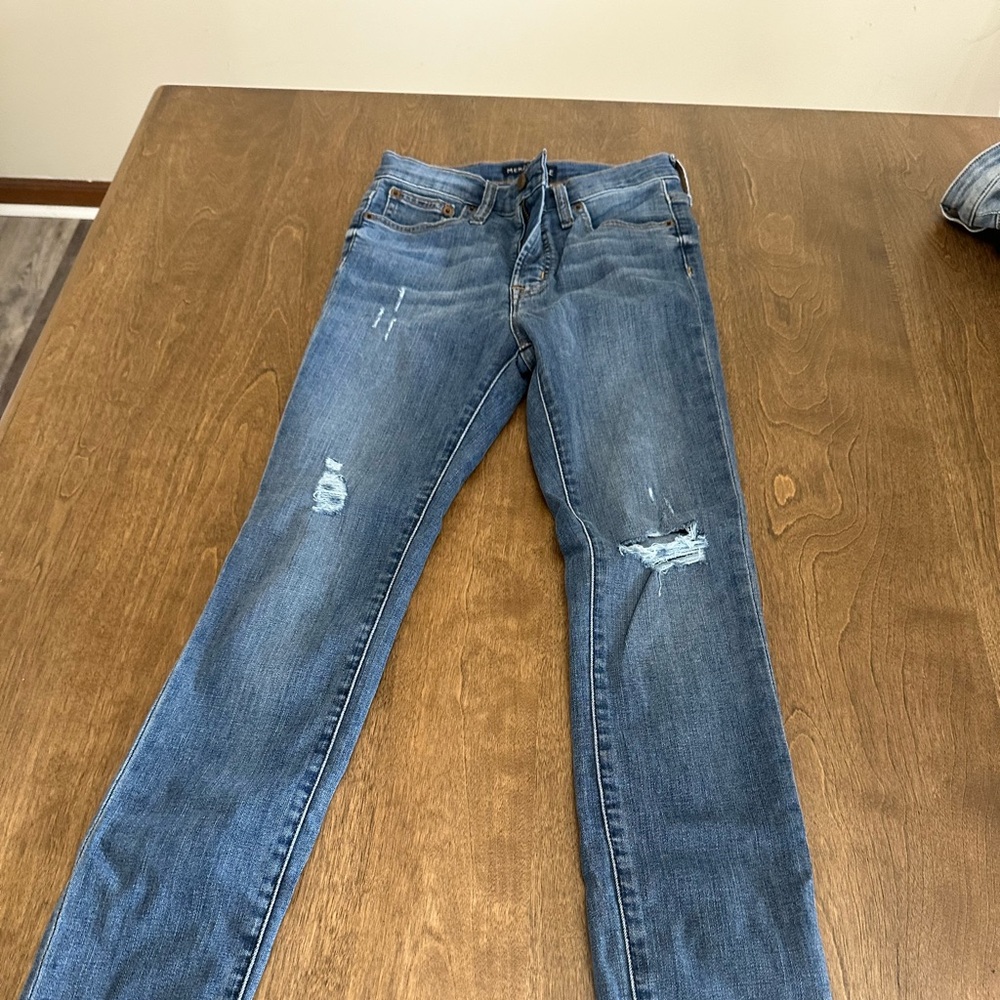 J crew light colored‎ jeans stressed